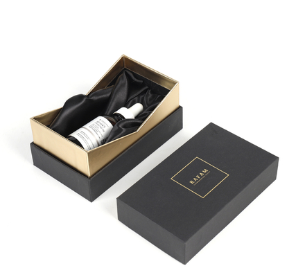 Garrafa de óleo essencial cosmética da caixa de PaperLuxury do perfume preto do cartão
